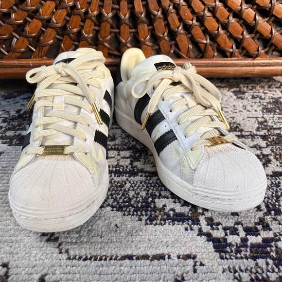 Adidas Camouflage Superstar Shoes - Men’s 7 / Women’s 8 - Picture 2 of 11